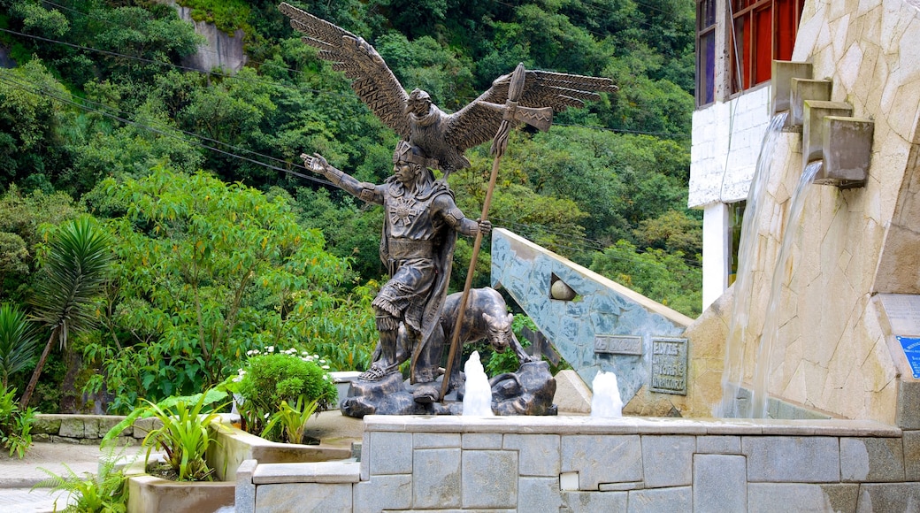 Cusco caracterizando uma estátua ou escultura e uma fonte