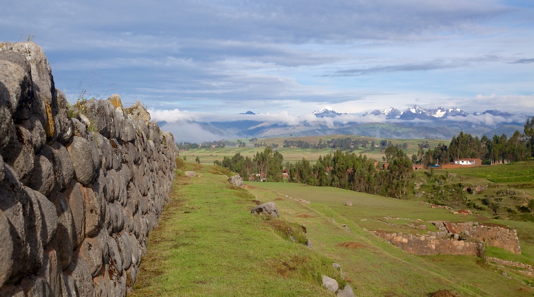 Chincheros que incluye vistas panorámicas y situaciones tranquilas