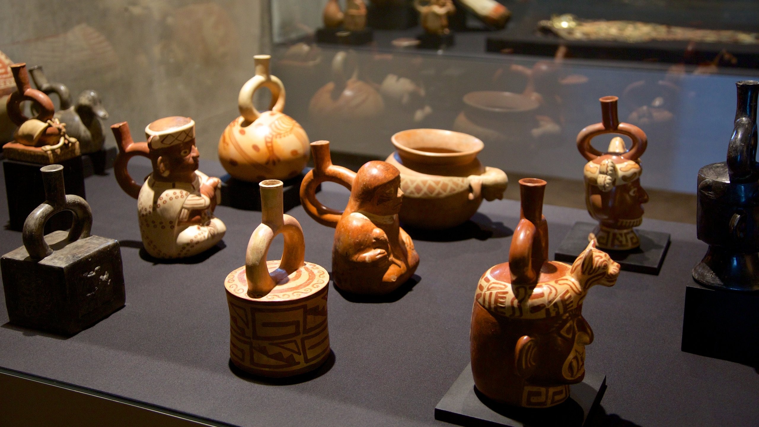 La Libertad showing religious elements, indigenous culture and interior views