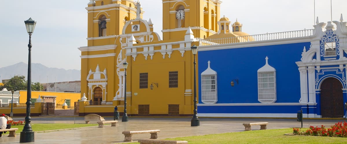 Trujillo Cathedral có tính năng nhà thờ