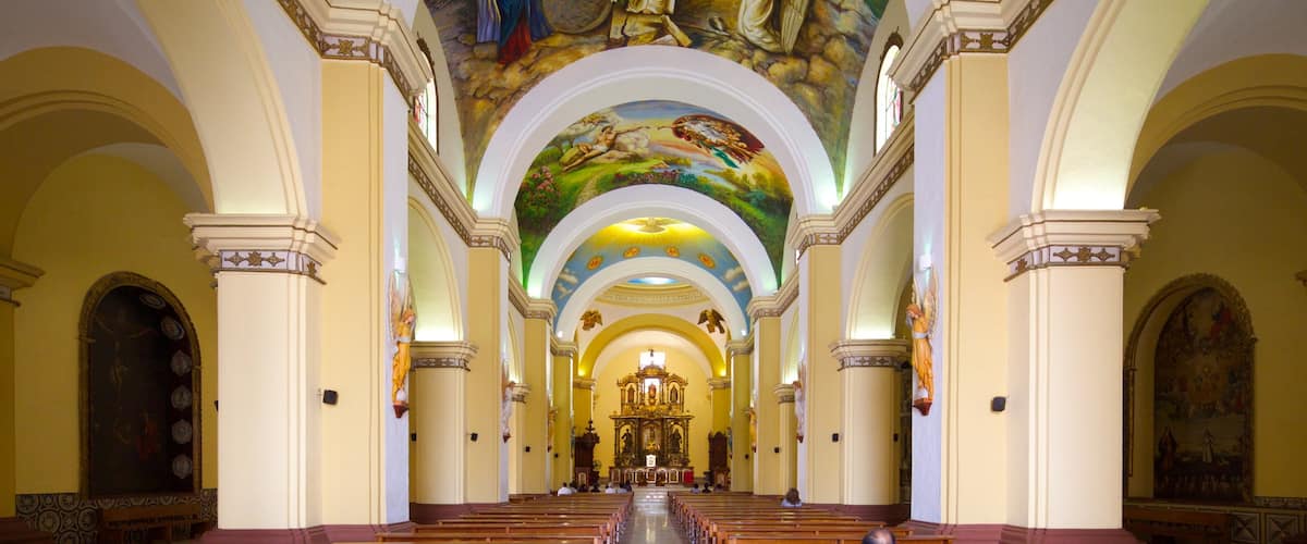 Cathédrale de Trujillo mettant en vedette vues intérieures et église ou cathédrale