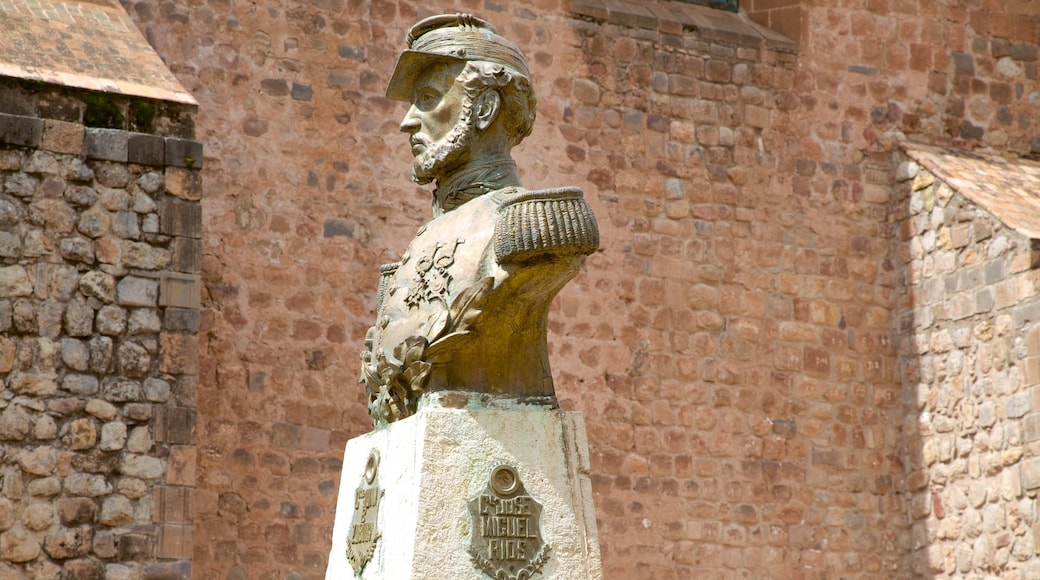 La Merced Church featuring a statue or sculpture