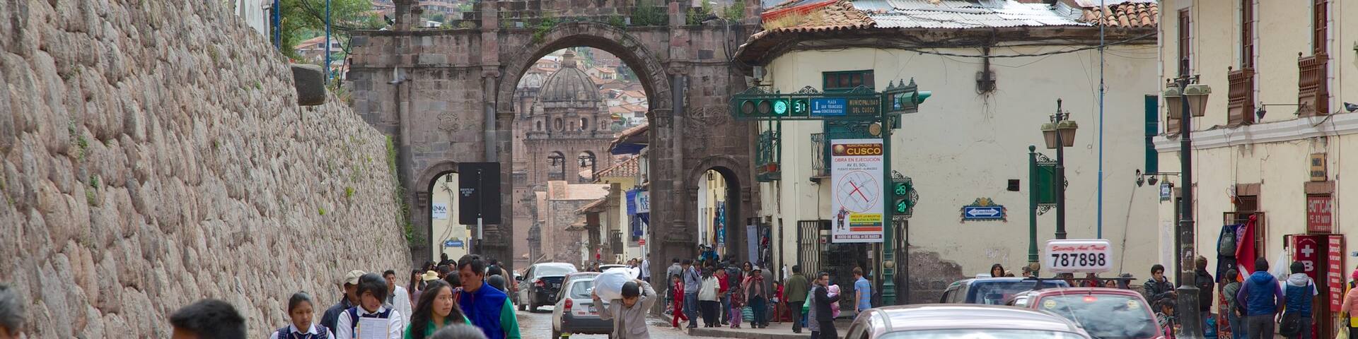Cusco - Machu Picchu which includes street scenes and a city as well as a large group of people