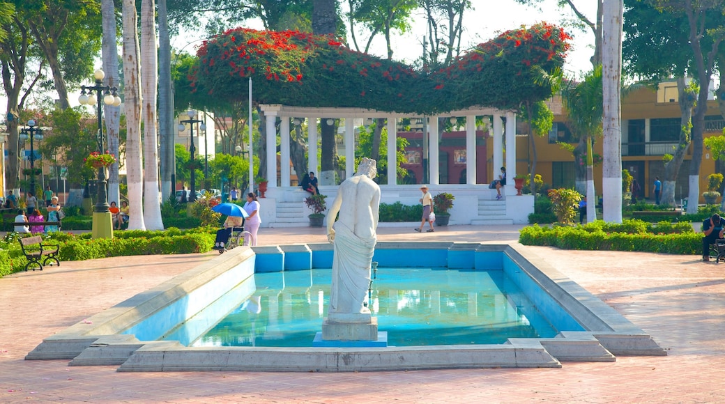 Lima featuring a square or plaza, a fountain and a statue or sculpture