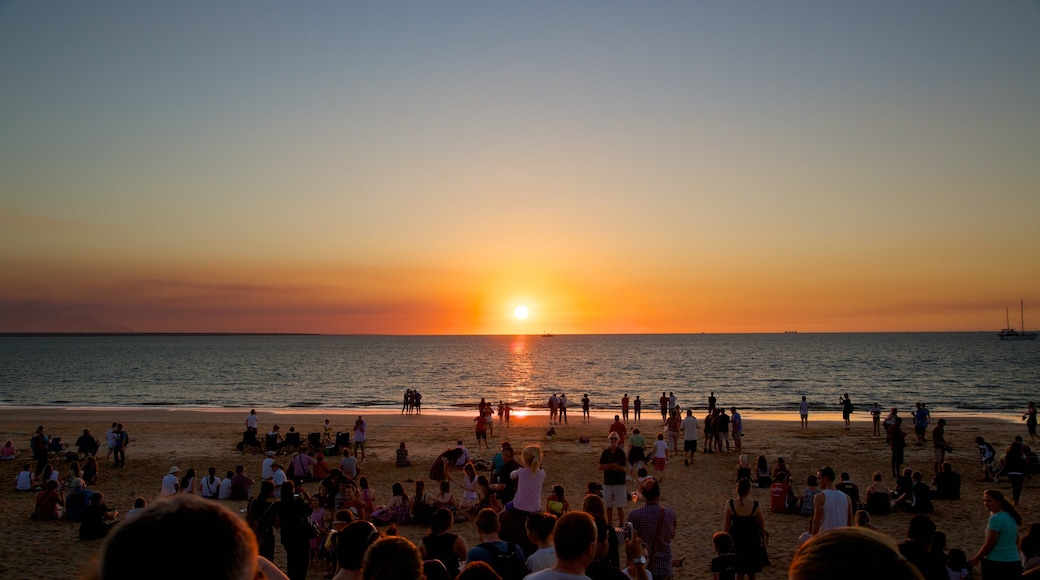 Plage de Mindil qui includes plage et coucher de soleil