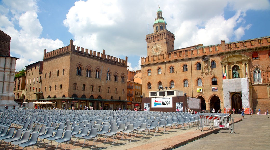 Bologna johon kuuluu tori ja vanha arkkitehtuuri