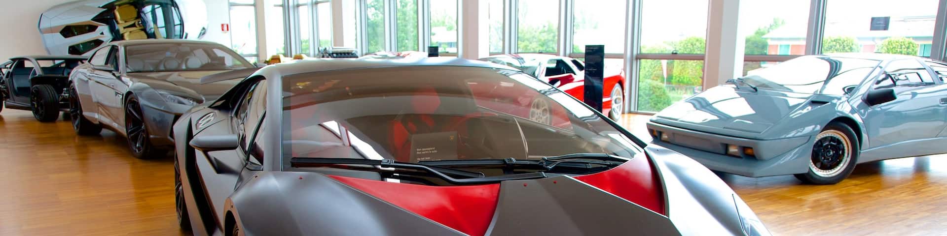 Lamborghini-Museum welches beinhaltet Innenansichten