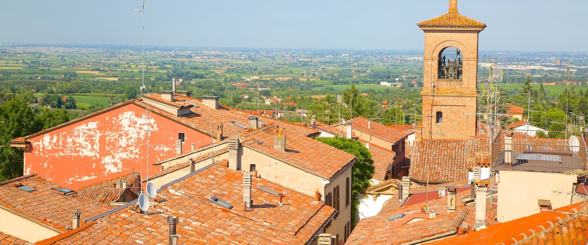 Dozza ofreciendo patrimonio de arquitectura y una pequeña ciudad o pueblo