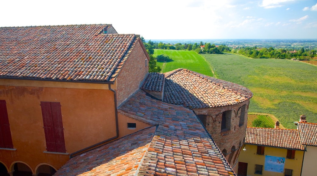 Dozza showing a house and farmland