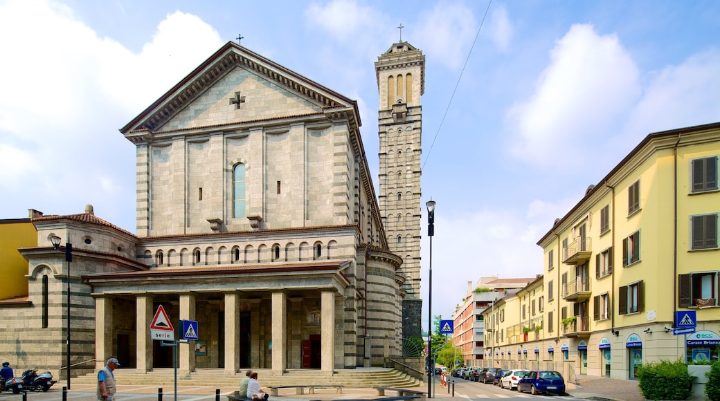 Lecco showing a church or cathedral and heritage architecture
