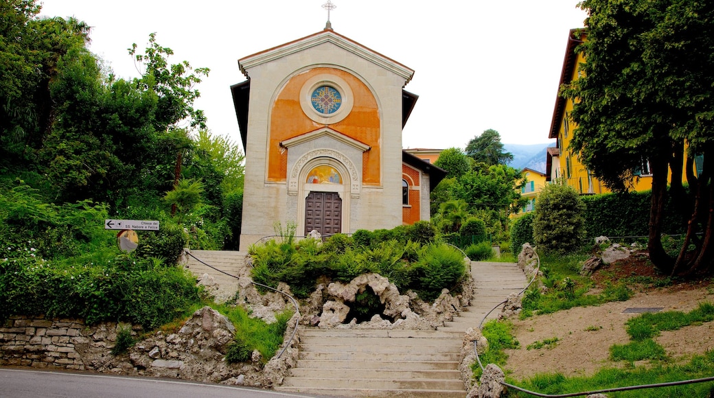 Cadenabbia que incluye una iglesia o catedral