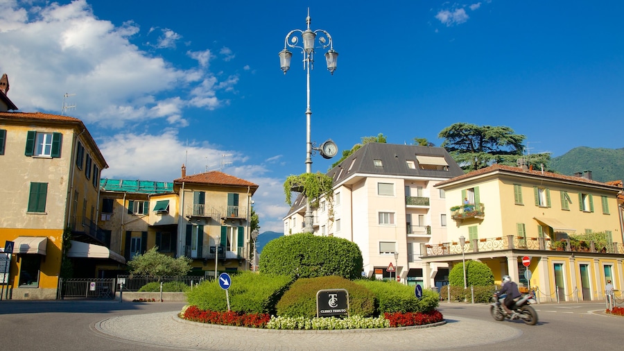 Cernobbio mostrando escenas urbanas, un parque o plaza y una pequeña ciudad o pueblo