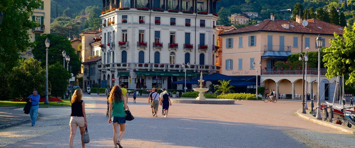 Cernobbio showing a square or plaza and heritage architecture