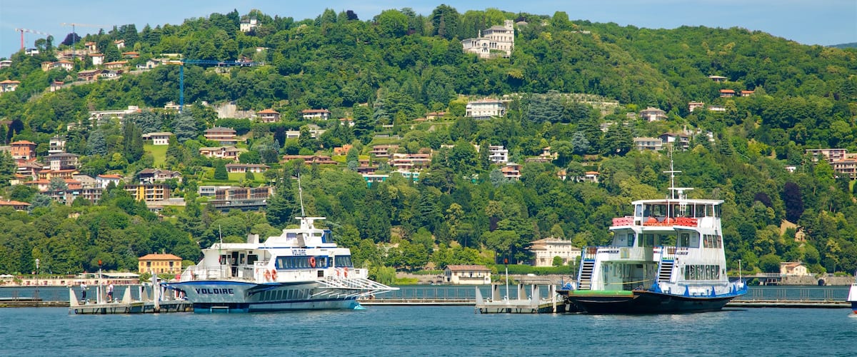 Piazza Cavour das einen Küstenort, Bucht oder Hafen und Fähre