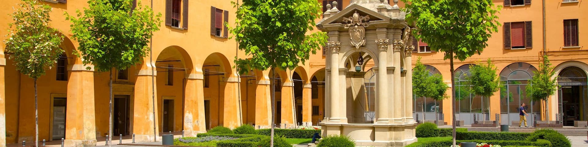 Palazzo Comunale das einen historische Architektur und Platz oder Plaza