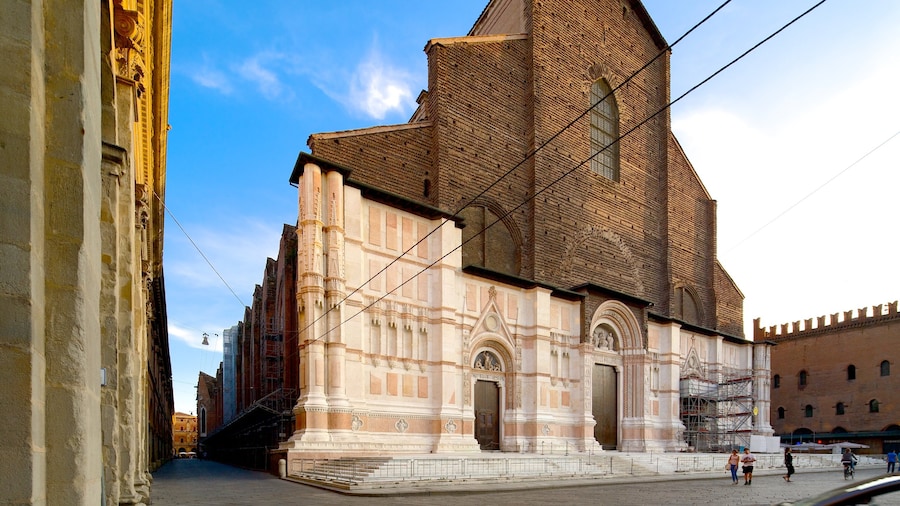 Basilica of San Petronio showing religious elements, heritage elements and a church or cathedral