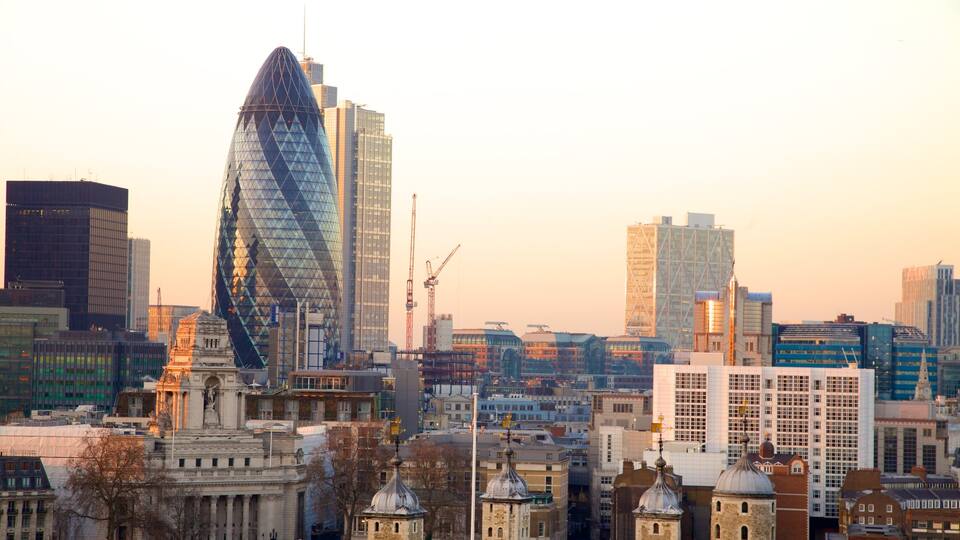 London which includes a skyscraper, modern architecture and a city