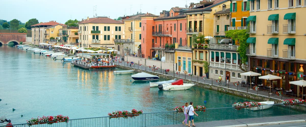 Peschiera del Garda showing a marina, a city and a river or creek