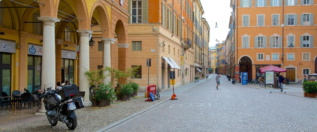 Modena featuring a city and a square or plaza