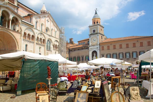 ModÚne montrant marchés et square ou place