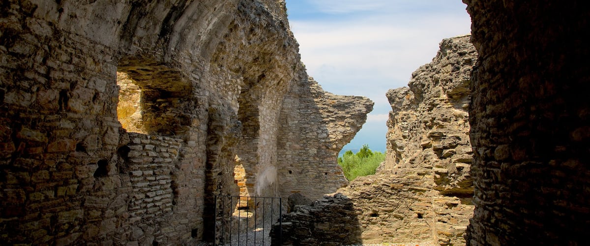 Grotto of Catullus featuring a ruin and heritage elements