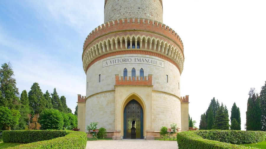 Torre di San Martino mostrando un monumento y un parque