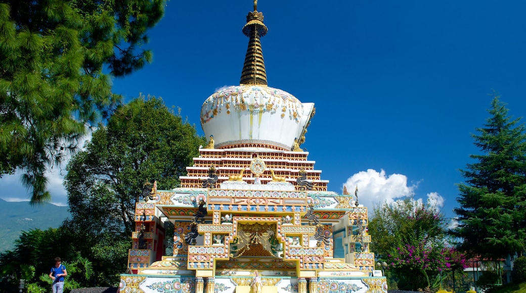 Kopan Monastery featuring religious aspects, heritage elements and a statue or sculpture