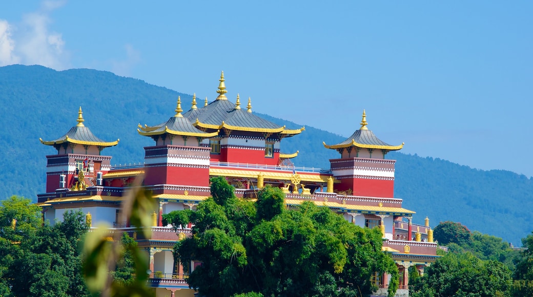 Monasterio de Kopan que incluye elementos patrimoniales y un templo o sitio de culto