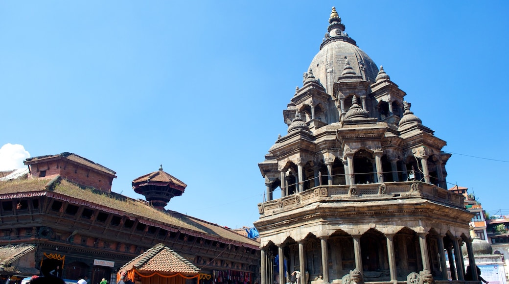 Piazza Durbar di Patan mostrando oggetti d\'epoca e architettura d\'epoca