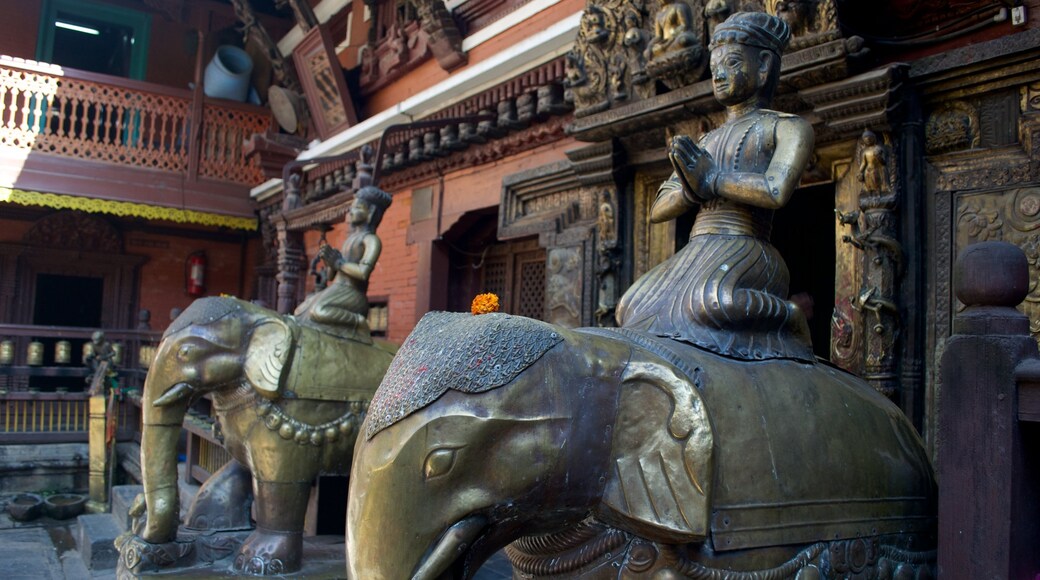 Golden Temple showing a statue or sculpture, a temple or place of worship and heritage elements