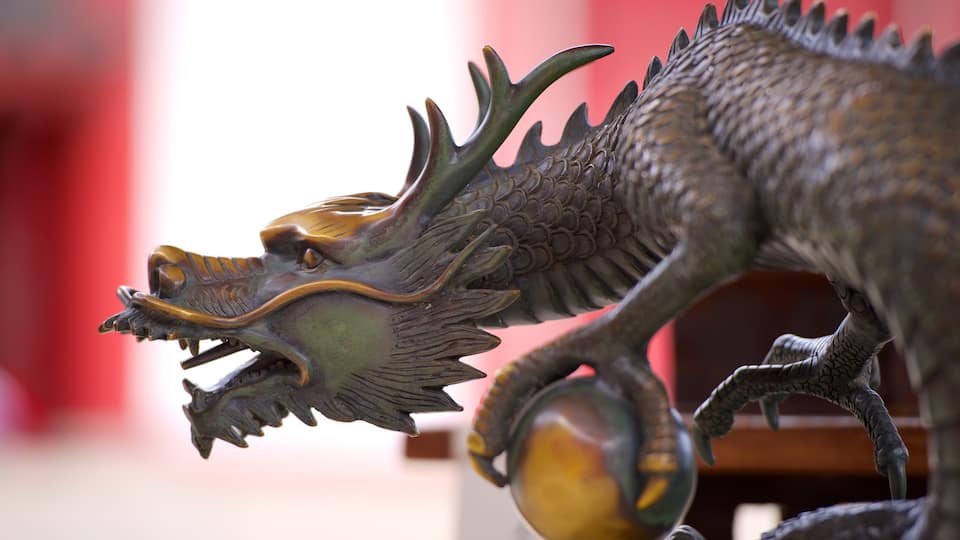 Templo de Shitennoji mostrando uma estátua ou escultura