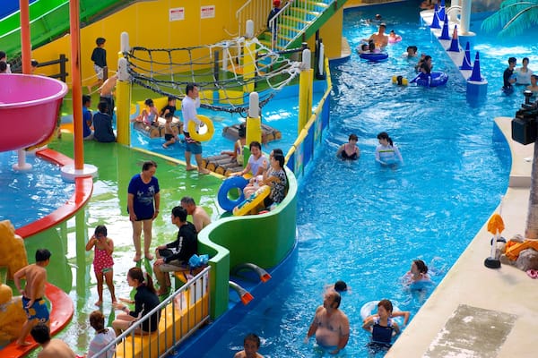Spa World mit einem Fahrten, Innenansichten und Pool