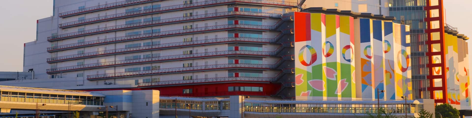 Osaka Prefectural Government Sakishima Building which includes a city