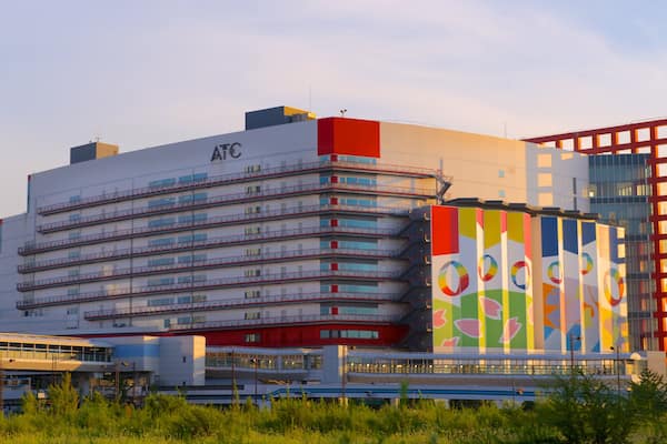 Osaka Prefectural Government Sakishima Building welches beinhaltet Stadt