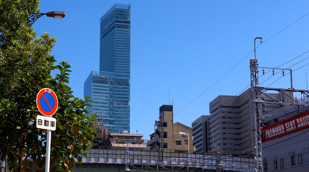 Abeno Harukas featuring a city