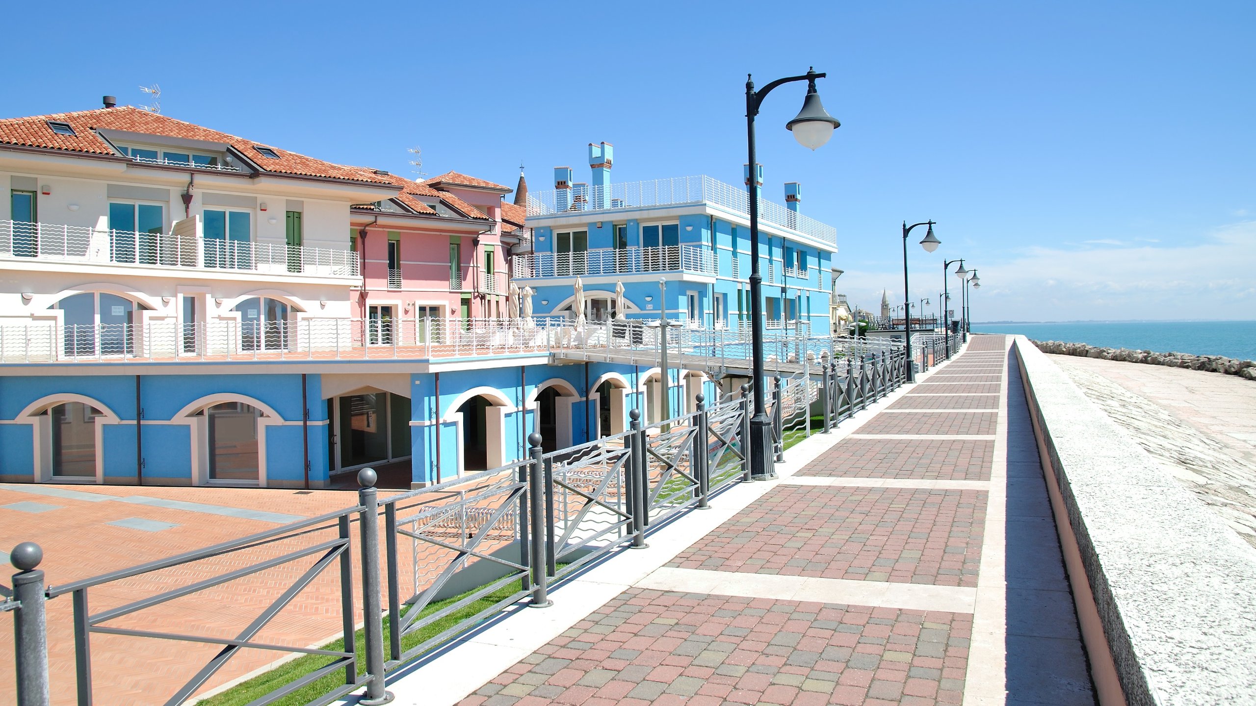 Caorle which includes general coastal views and a coastal town