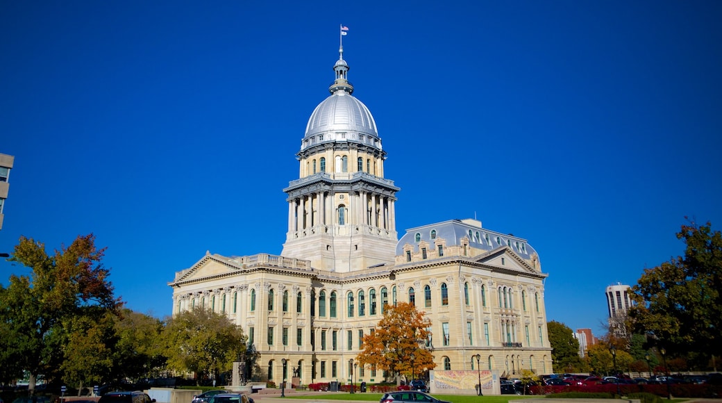 Illinois State Capitol ofreciendo un edificio administrativo, elementos del patrimonio y patrimonio de arquitectura