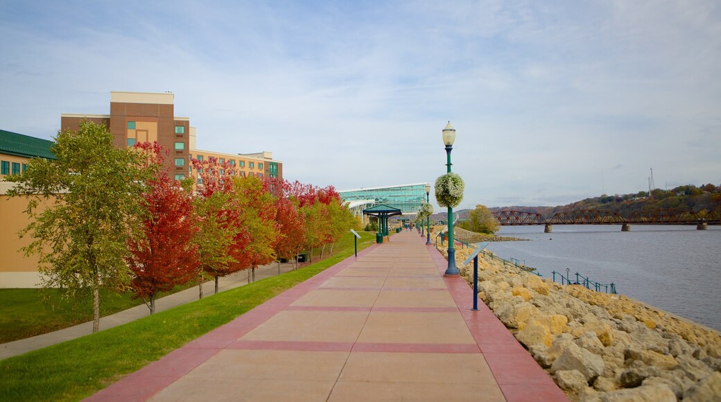Dubuque which includes a river or creek
