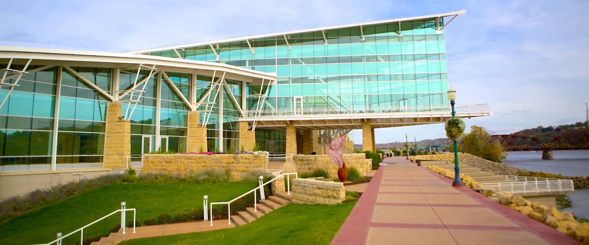 Dubuque which includes a river or creek