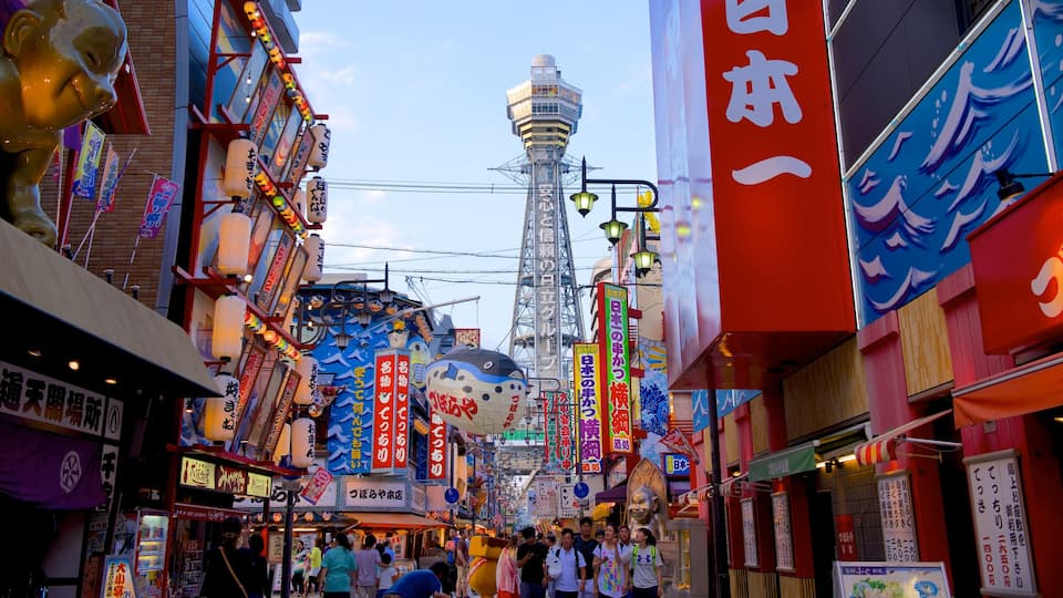 Torre de Tsutenkaku que inclui cenas de rua e uma cidade