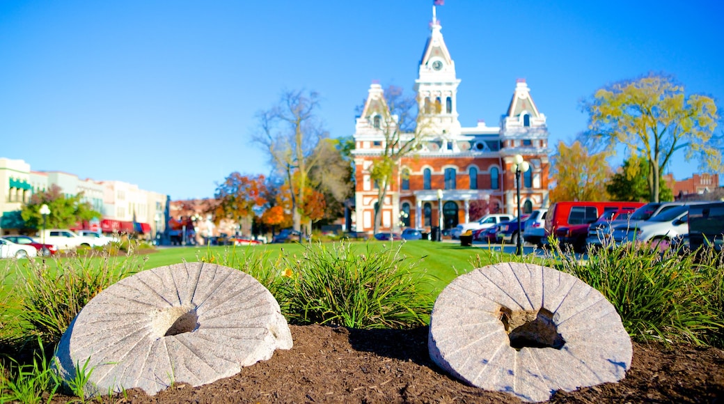 Pontiac featuring a city, a statue or sculpture and a garden