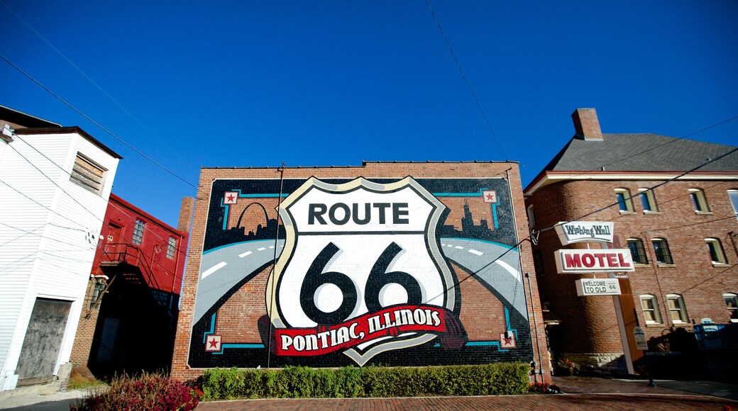 Pontiac que incluye arte al aire libre