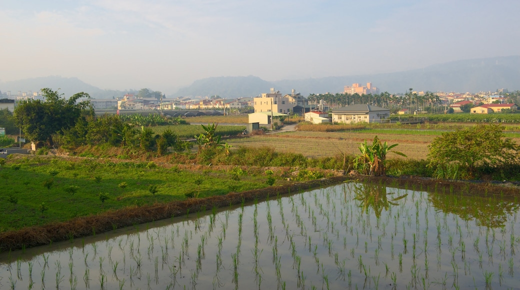 Yuchi showing farmland and a city