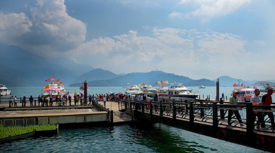 Shueishe Pier which includes a lake or waterhole