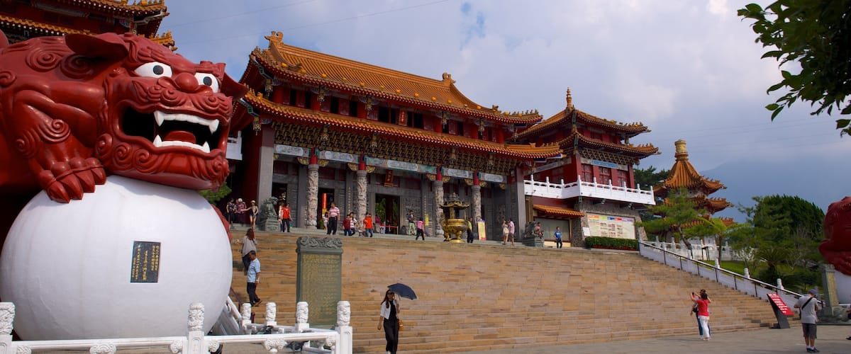 Wen Wu Chao which includes heritage elements and a temple or place of worship