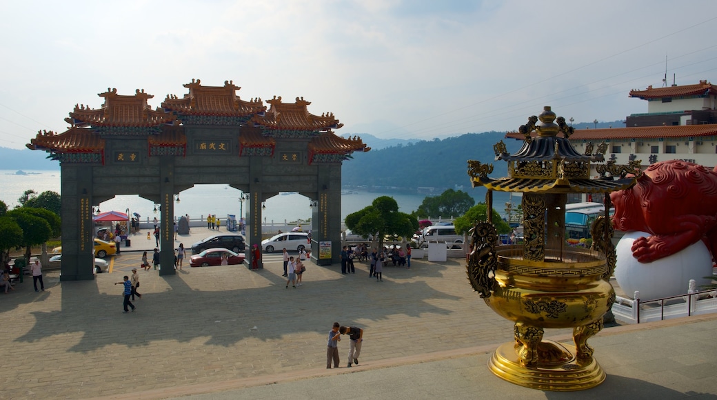 Wen Wu Chao featuring heritage elements and a temple or place of worship