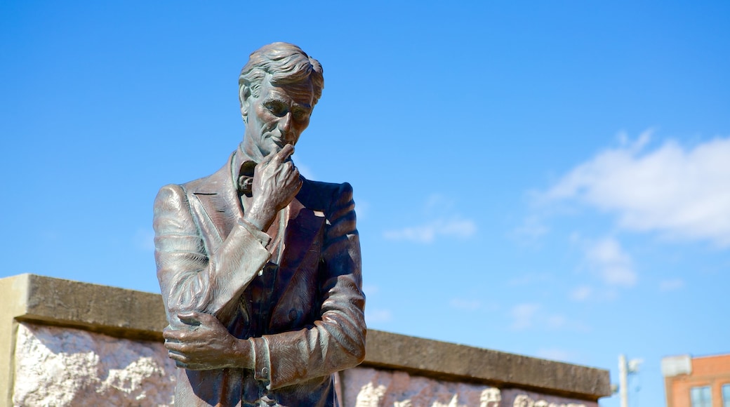 Alton que inclui uma estátua ou escultura