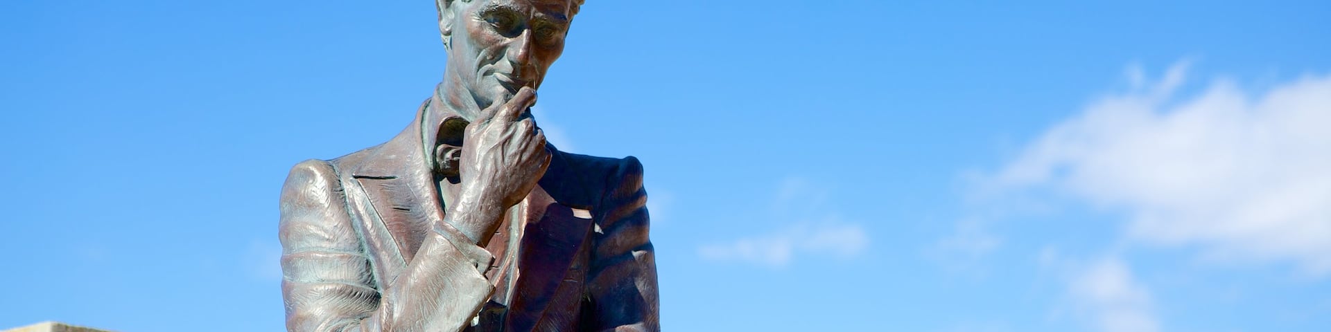 Alton welches beinhaltet Statue oder Skulptur