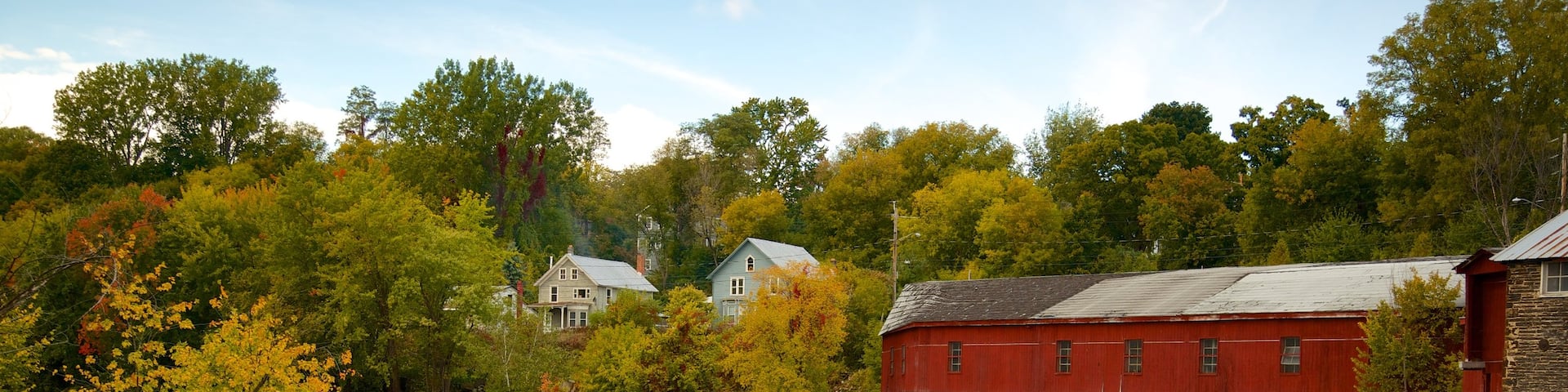 Keeseville johon kuuluu joki tai puro
