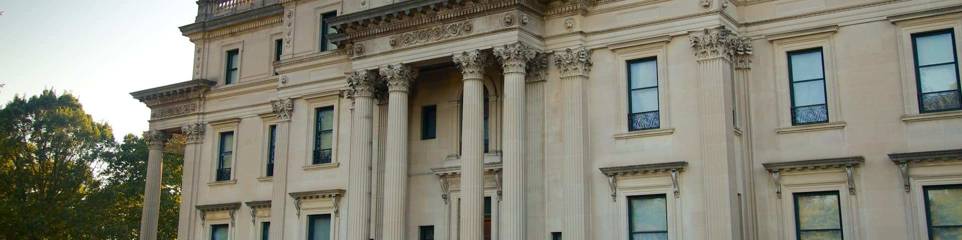 Vanderbilt Mansion National Historic Site which includes heritage elements and heritage architecture